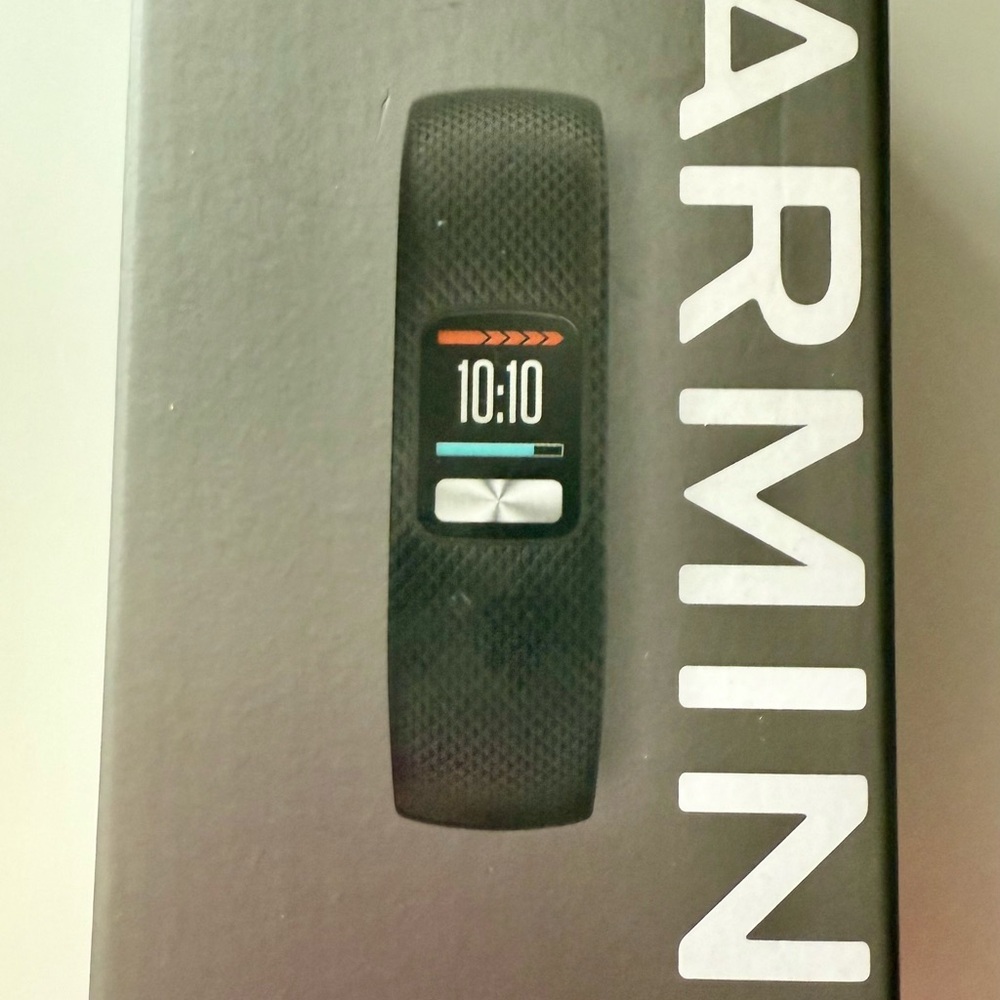 Garmin Vivofit4 Black Fitness Tracker  size S/M